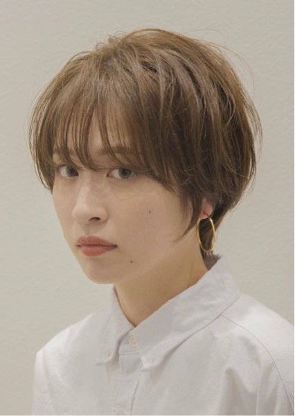 オリーブベージュ ヘアカラー ショート